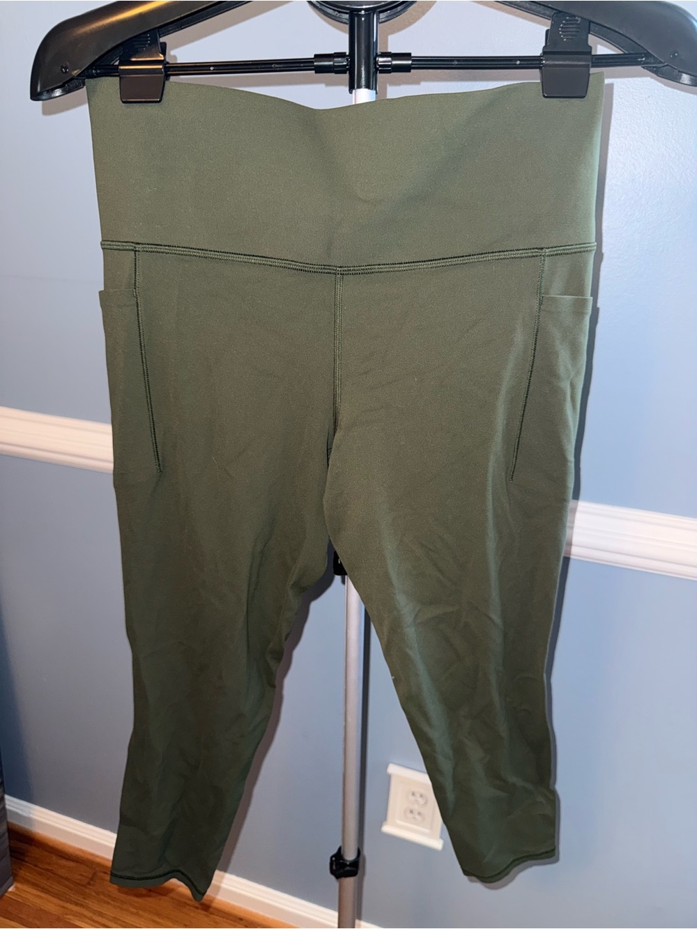 Athleta Salutation Stash Pocket II 7/8 Leggings Olive Green | Size L